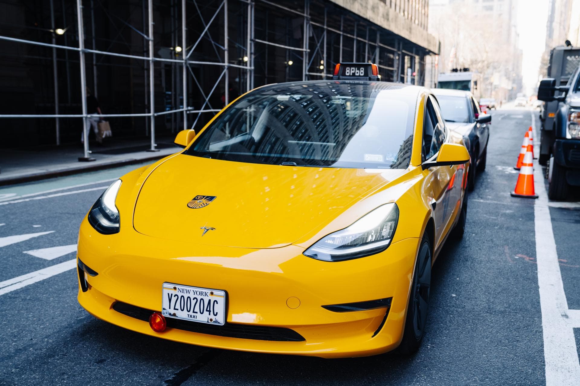Cover Image for Tesla Robotaxi: Musk kündigt Präsentation für August an