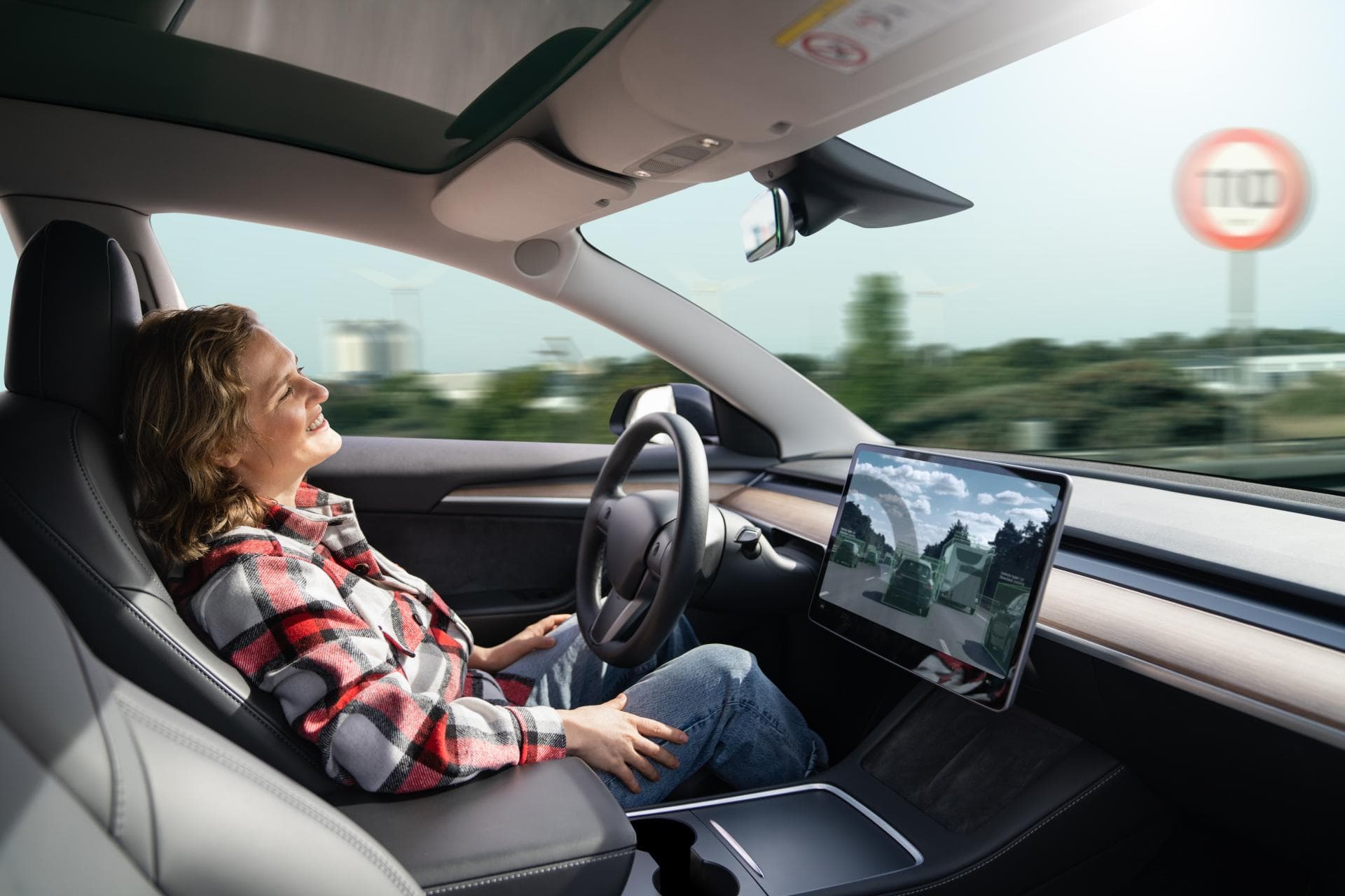 Cover Image for Tesla benennt FSD um: Neuer Name, alte Probleme?