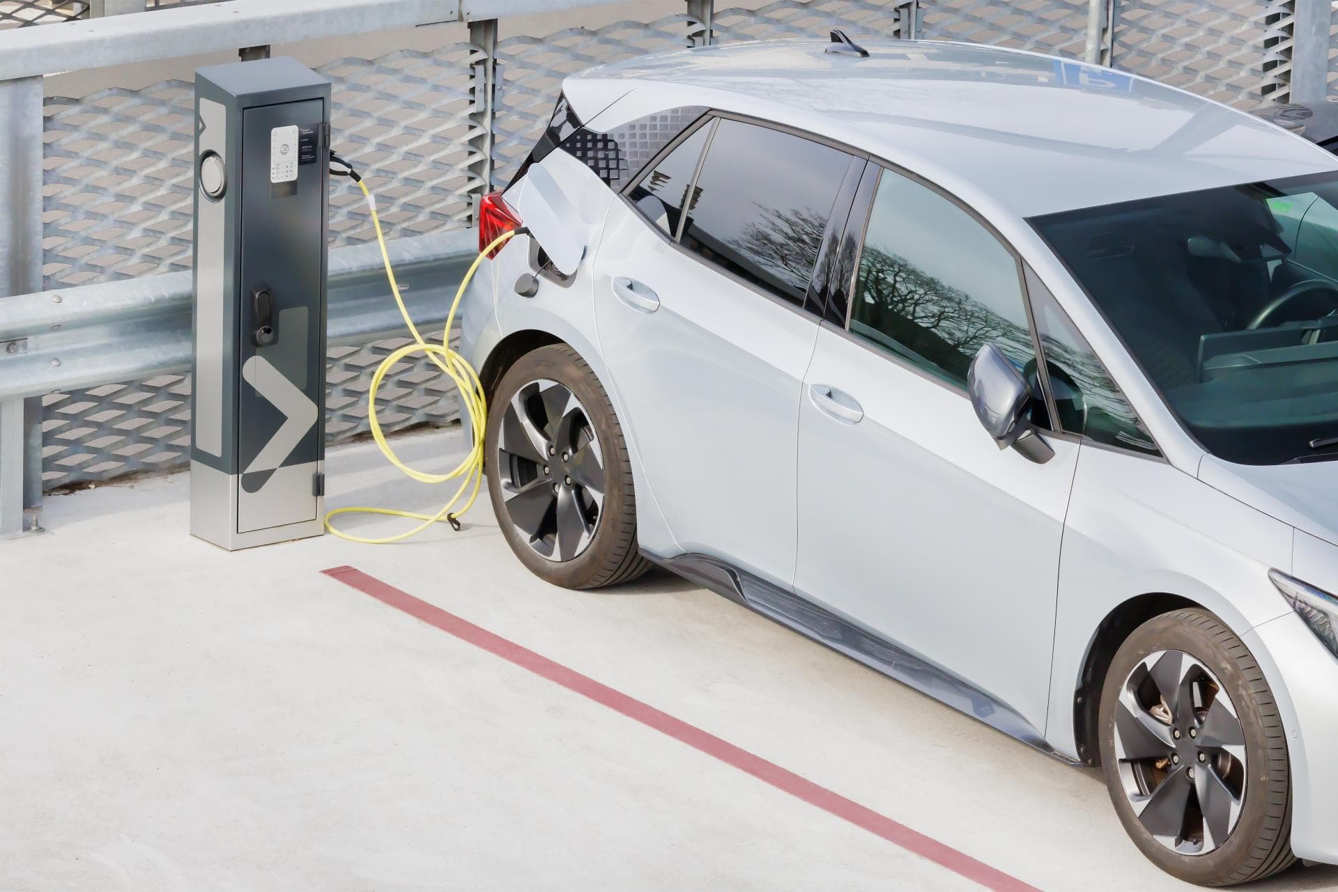 Cover Image for Analyse: Elektroauto-Markt steht vor Rekordjahr in Europa