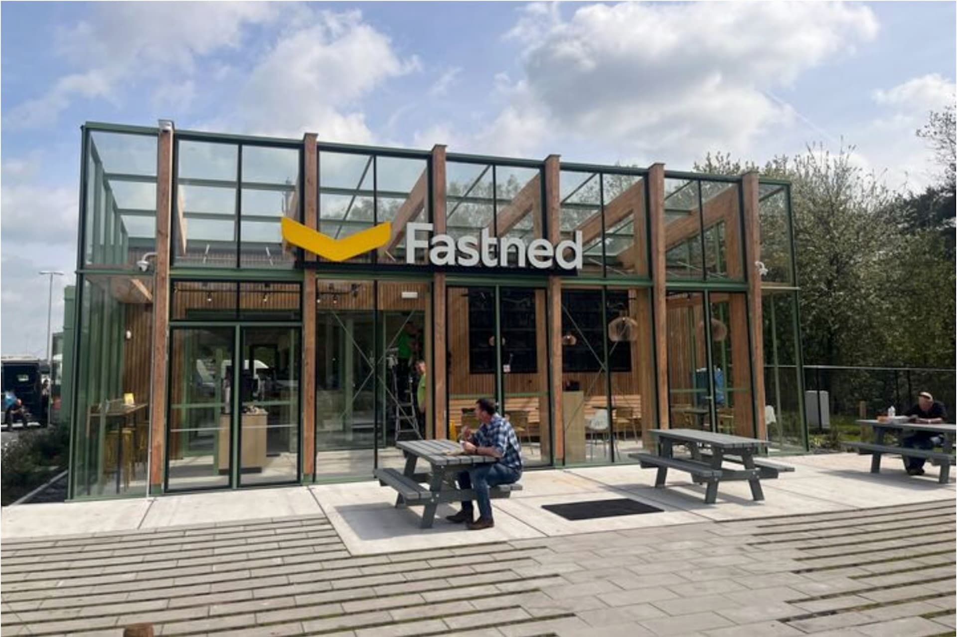 Cover Image for Fastned eröffnet ersten Shop an Schnellladestation