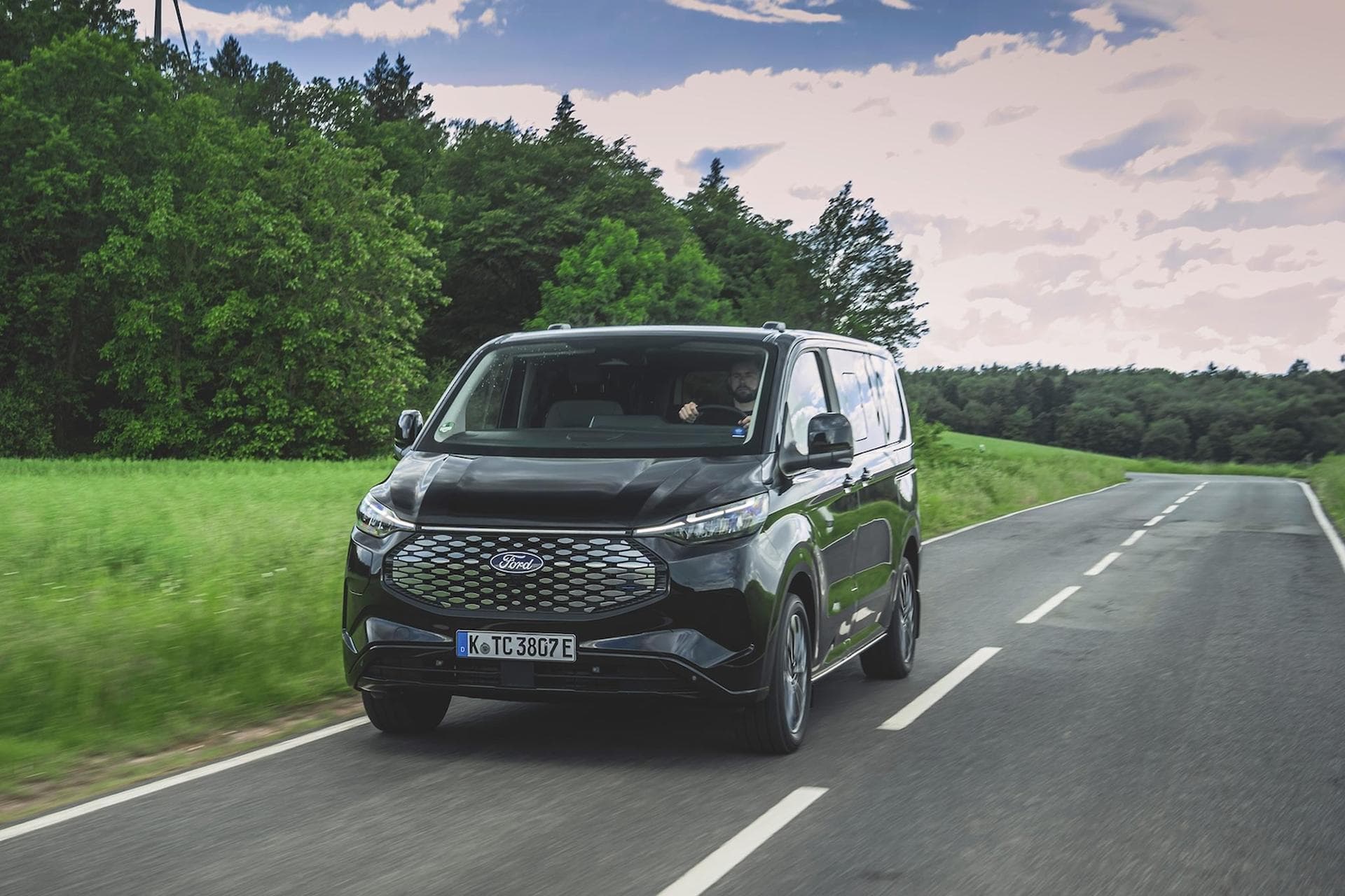 Cover Image for Fahrbericht: Ford E-Tourneo – für die Stadt gemacht