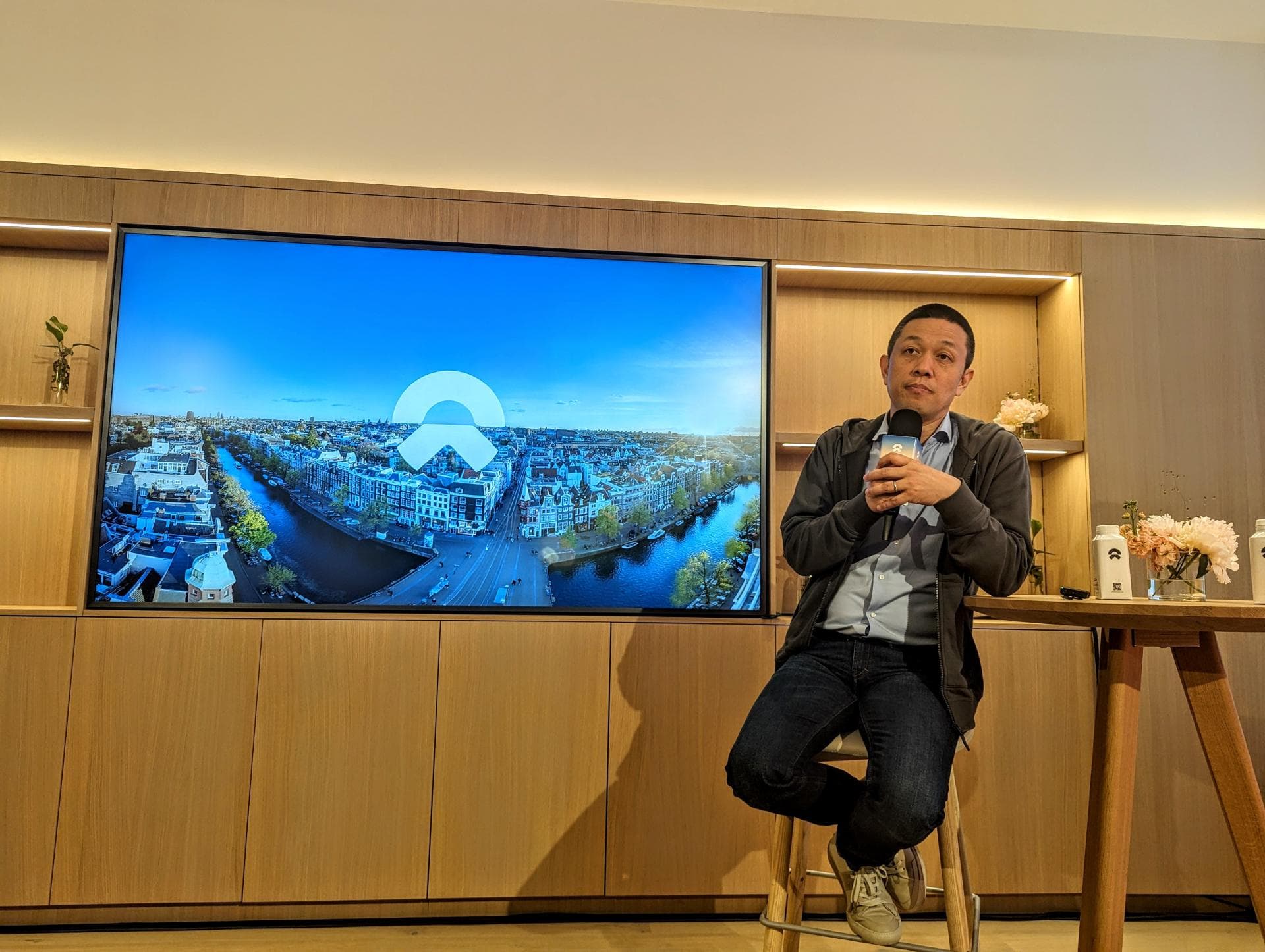 Cover Image for William Li, Nio: E-Autos dürfen nicht politisiert werden