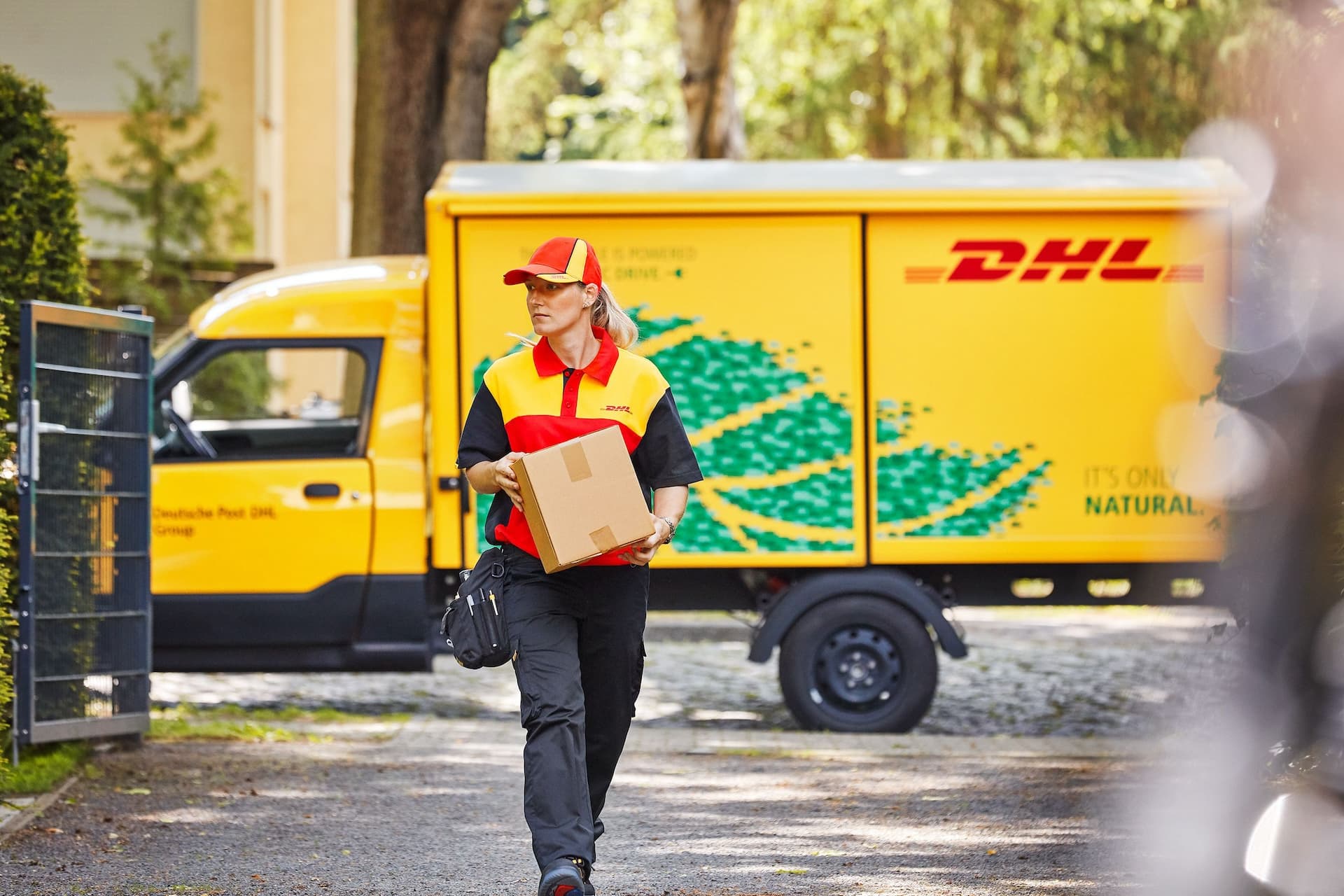 Cover Image for DHL hat inzwischen 35.000 Elektro-Transporter