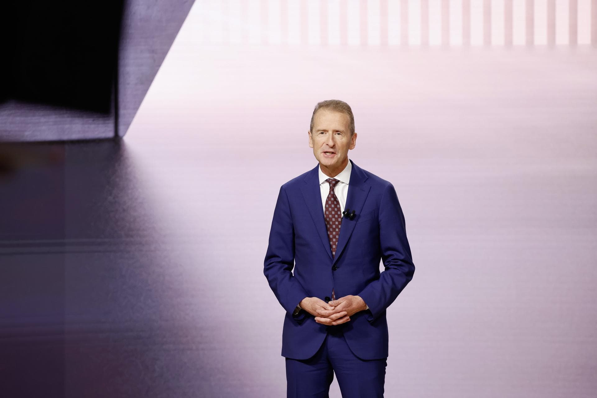Cover Image for Ehemaliger VW-Chef Diess sieht Gefahr durch Handelskonflikt