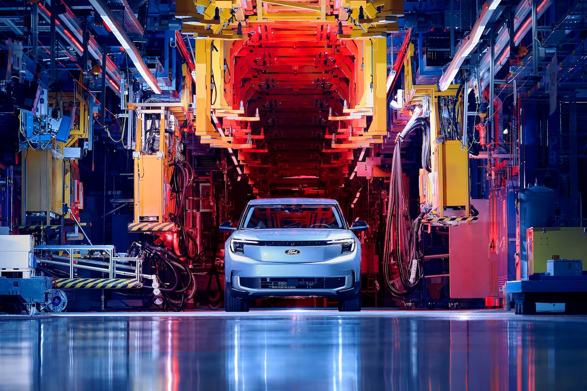 Cover Image for Ford-Köln startet Produktion von Elektroautos