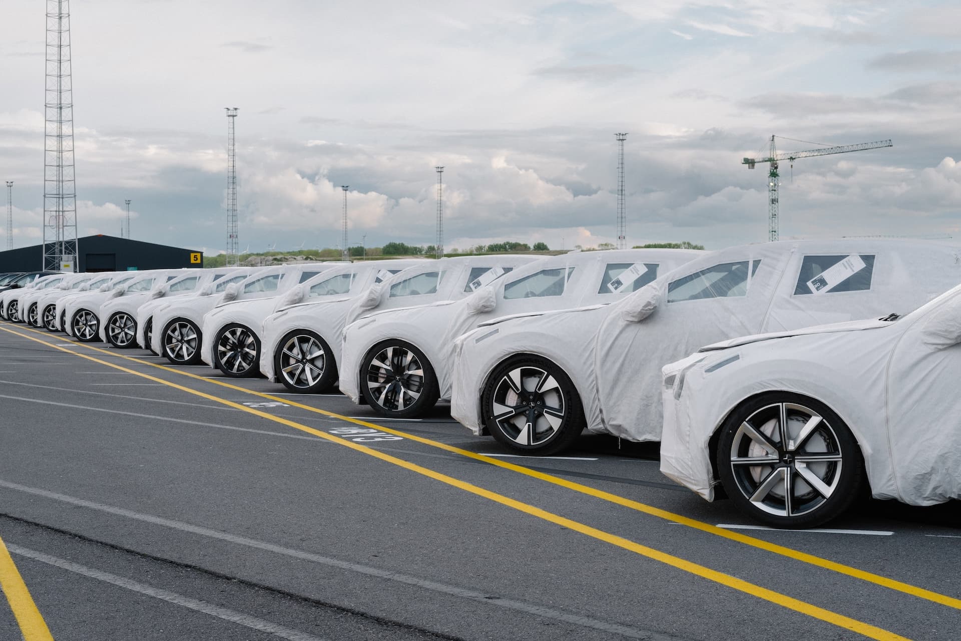 Cover Image for So stark muss der E-Auto-Anteil bei den Herstellern 2025 wachsen