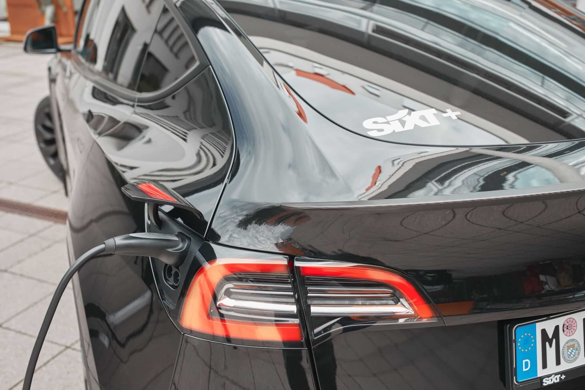 Cover Image for Teure Enttäuschung: Elektroautos belasten Autovermieter