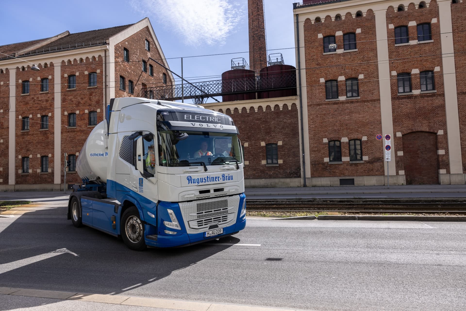 Cover Image for Augustiner kutschiert sein Bier mit Elektro-Lkw von Volvo