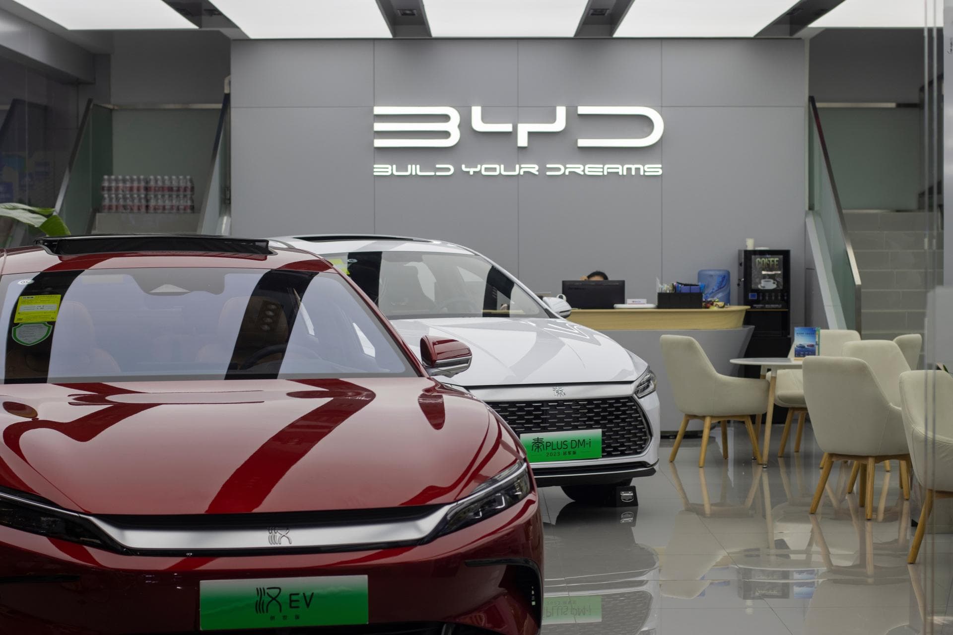 Cover Image for BYD plant zweite Fabrik in Europa trotz Marktverlangsamung