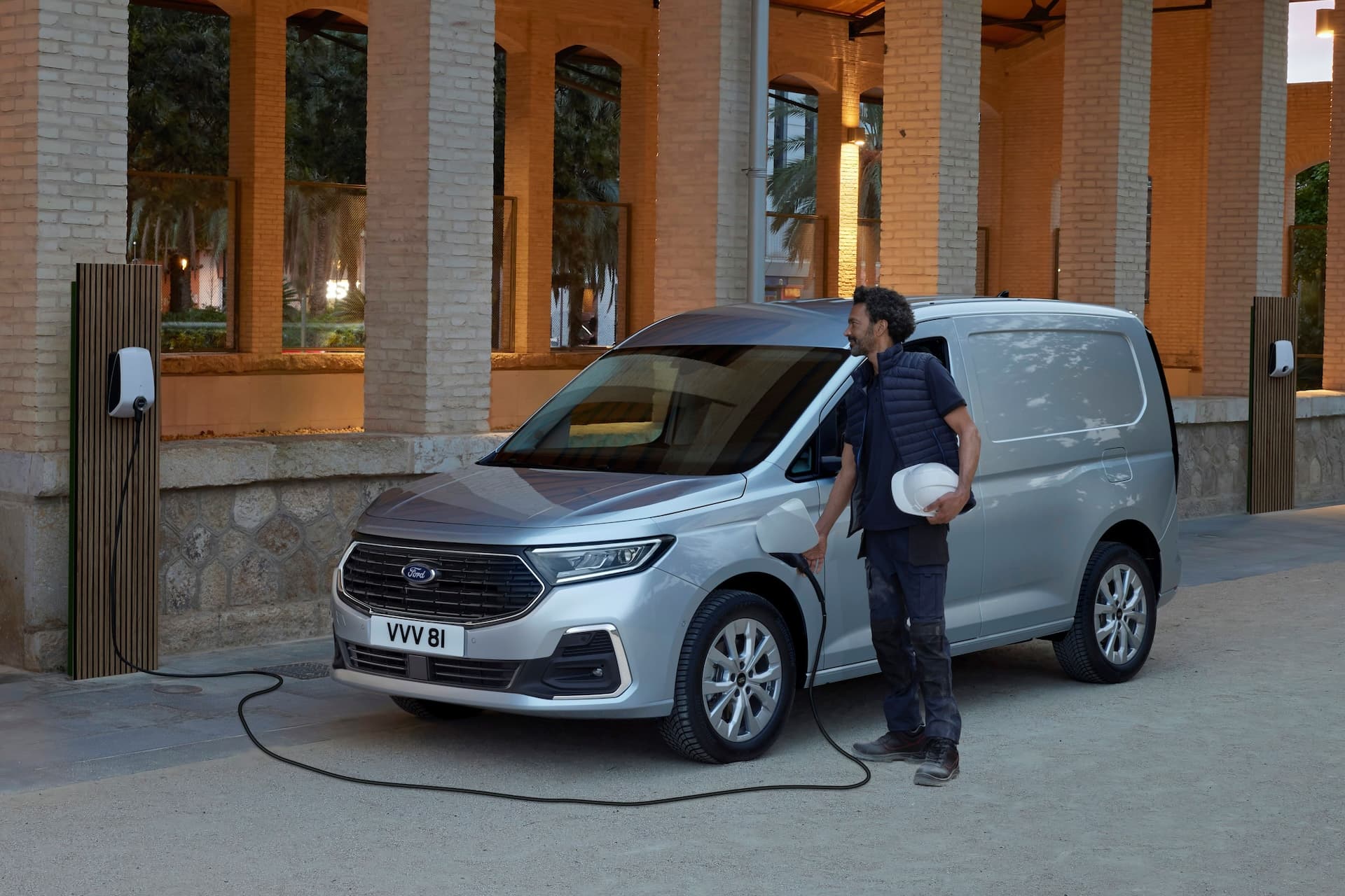 Cover Image for Plug-in-Hybrid Ford Transit Connect PHEV schafft 110 Elektro-Kilometer