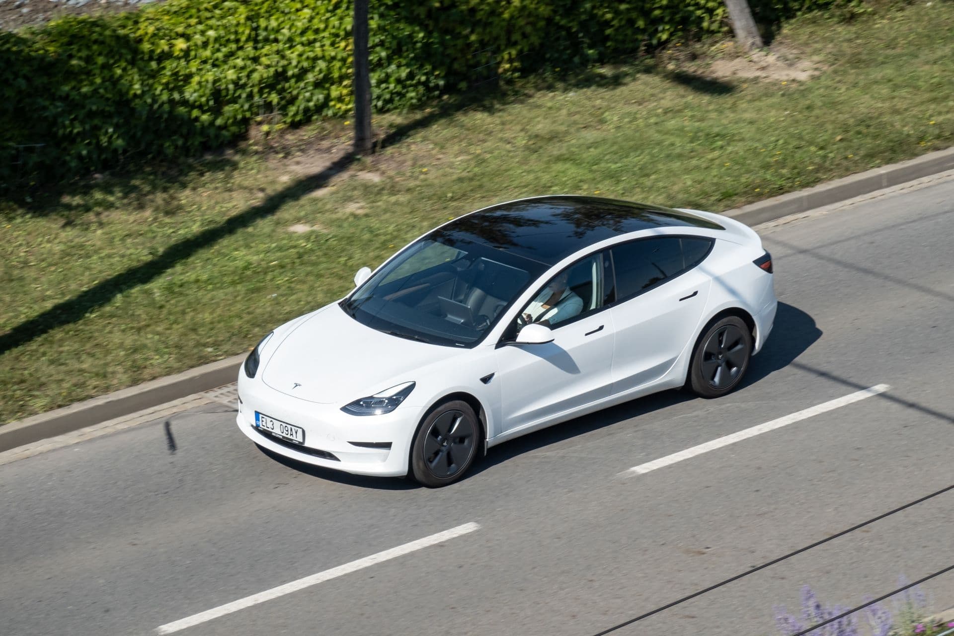 Cover Image for Halbjahresbilanz 2024: Tesla deutlich hinter Vorjahr