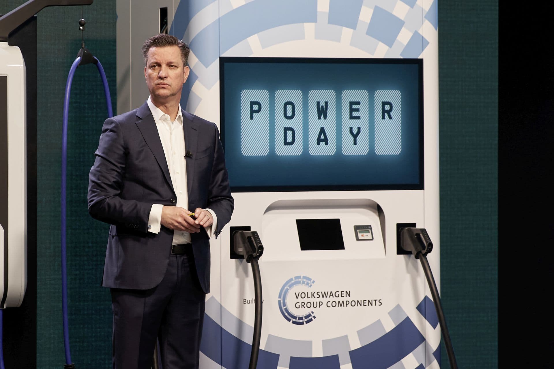 Cover Image for Volkswagen korrigiert Pläne für Batteriefabriken nach unten