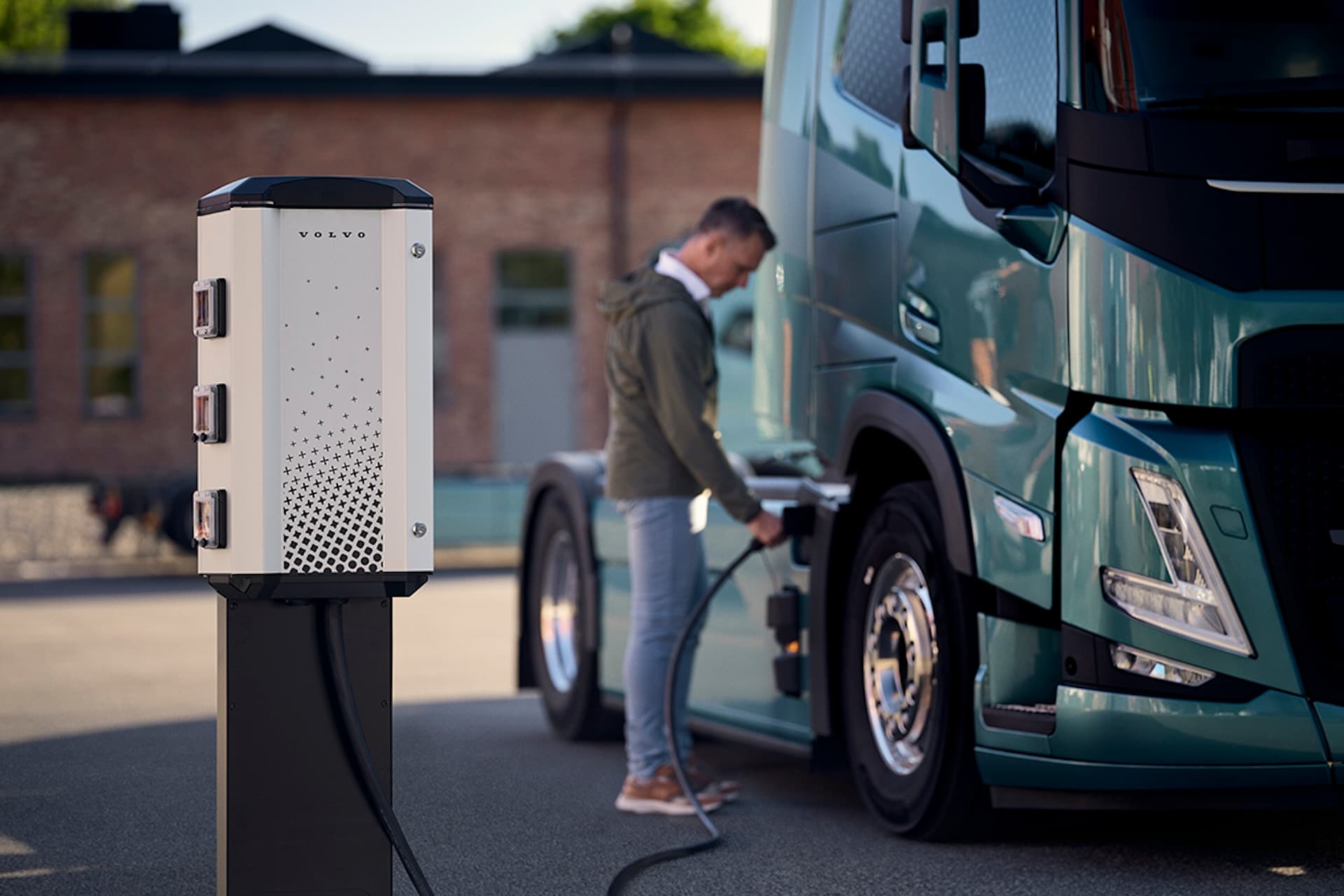 Cover Image for Wie Volvo das Aufladen von Elektro-Lkw vereinfachen will