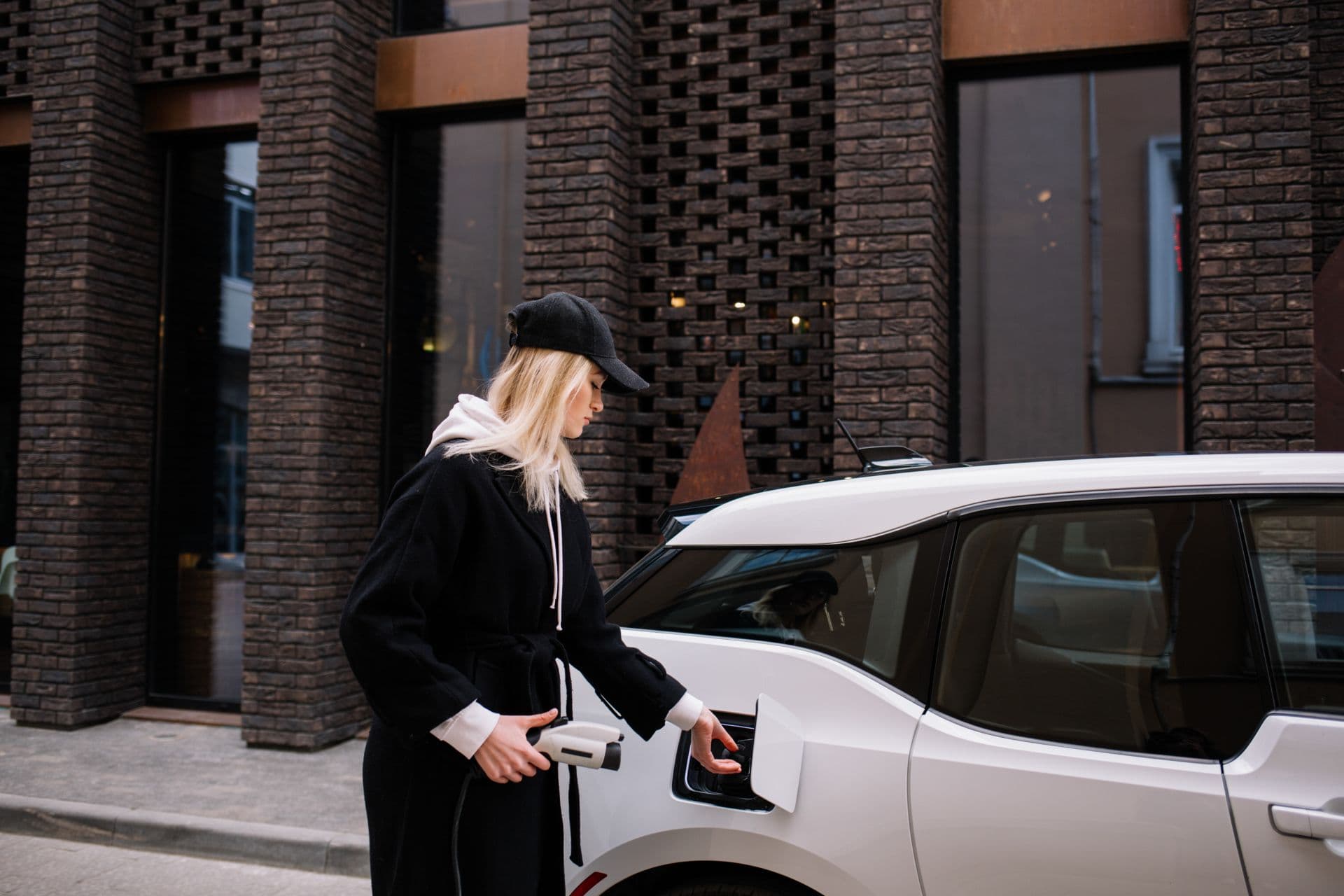 Cover Image for E-Autos in Europa: Stagnation 2024, Wachstum ab 2025 erwartet