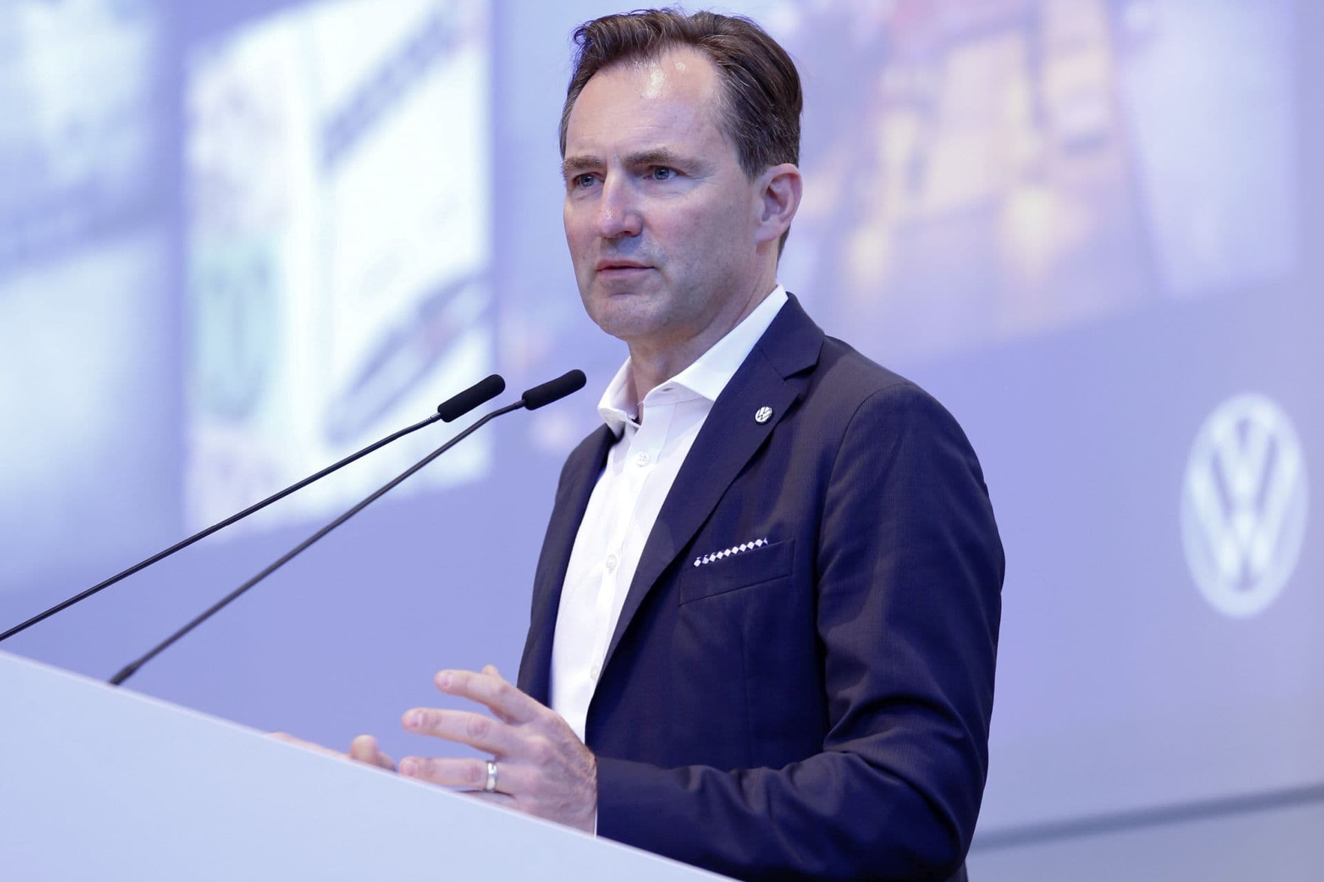 Cover Image for Sparprogramm bei VW: Harte Maßnahmen und offene Konflikte