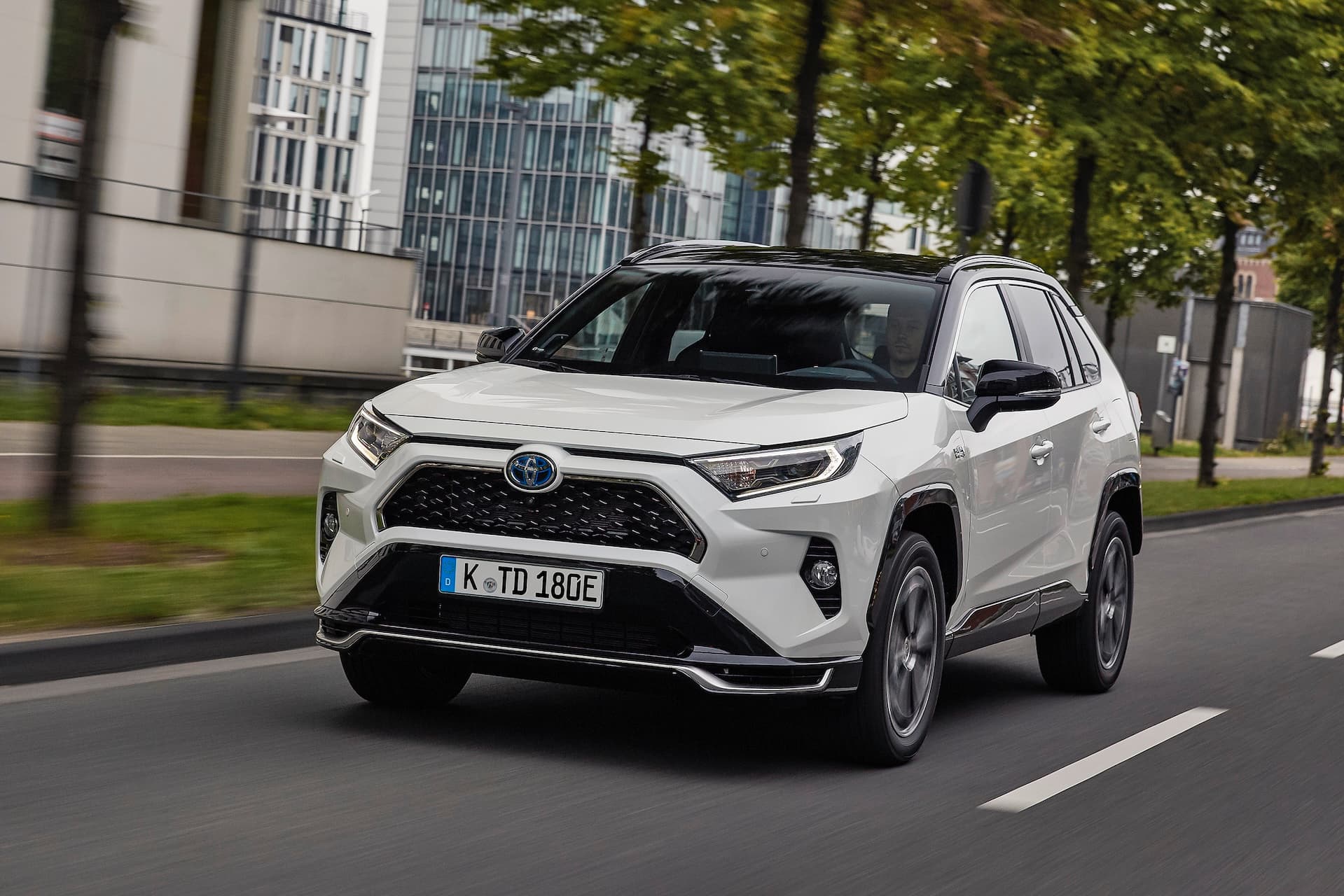 Cover Image for Toyota RAV4 Plug-in-Hybrid wird (kurzzeitig) 12.000 Euro günstiger