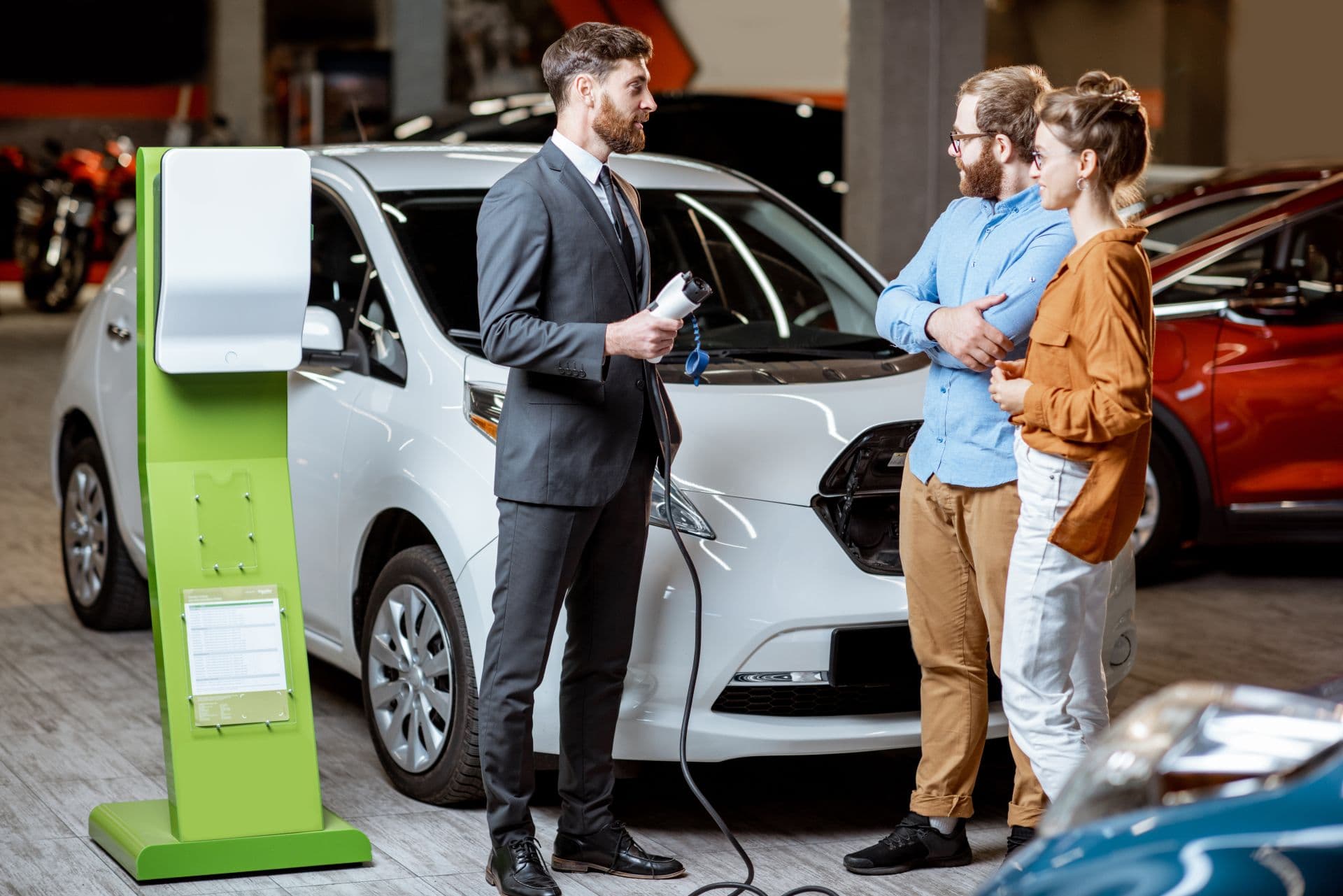 Cover Image for Studie zu E-Auto-Kauf: Wo Hersteller und Händler versagen