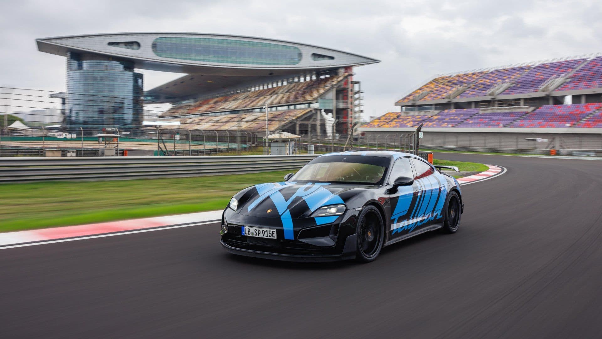 Cover Image for Porsche Taycan Turbo GT: Serienauto-Rekord auf Formel-1-Strecke