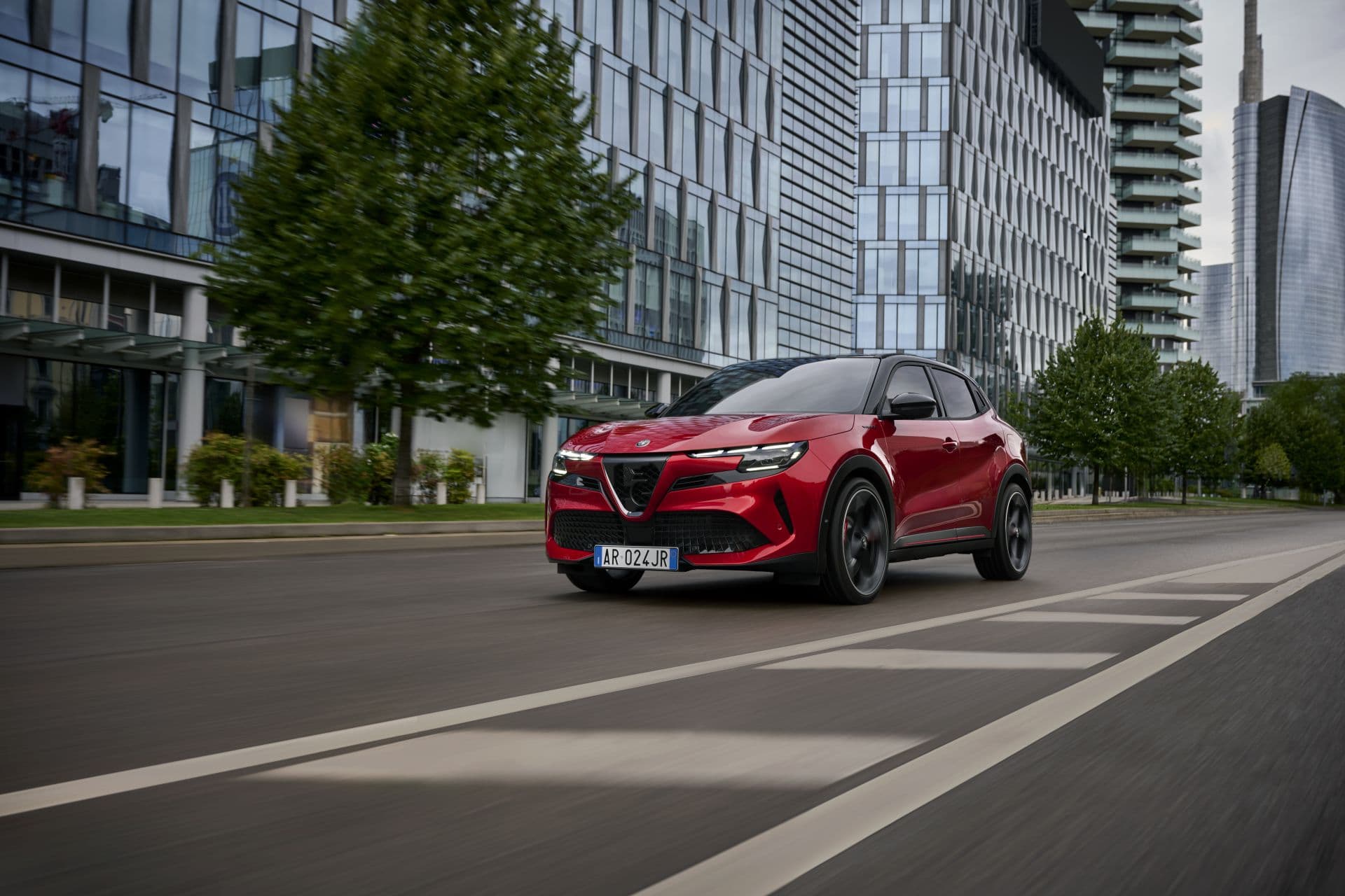 Cover Image for Alfa Romeo Junior Veloce: kompaktes E-SUV ab 48.500 Euro