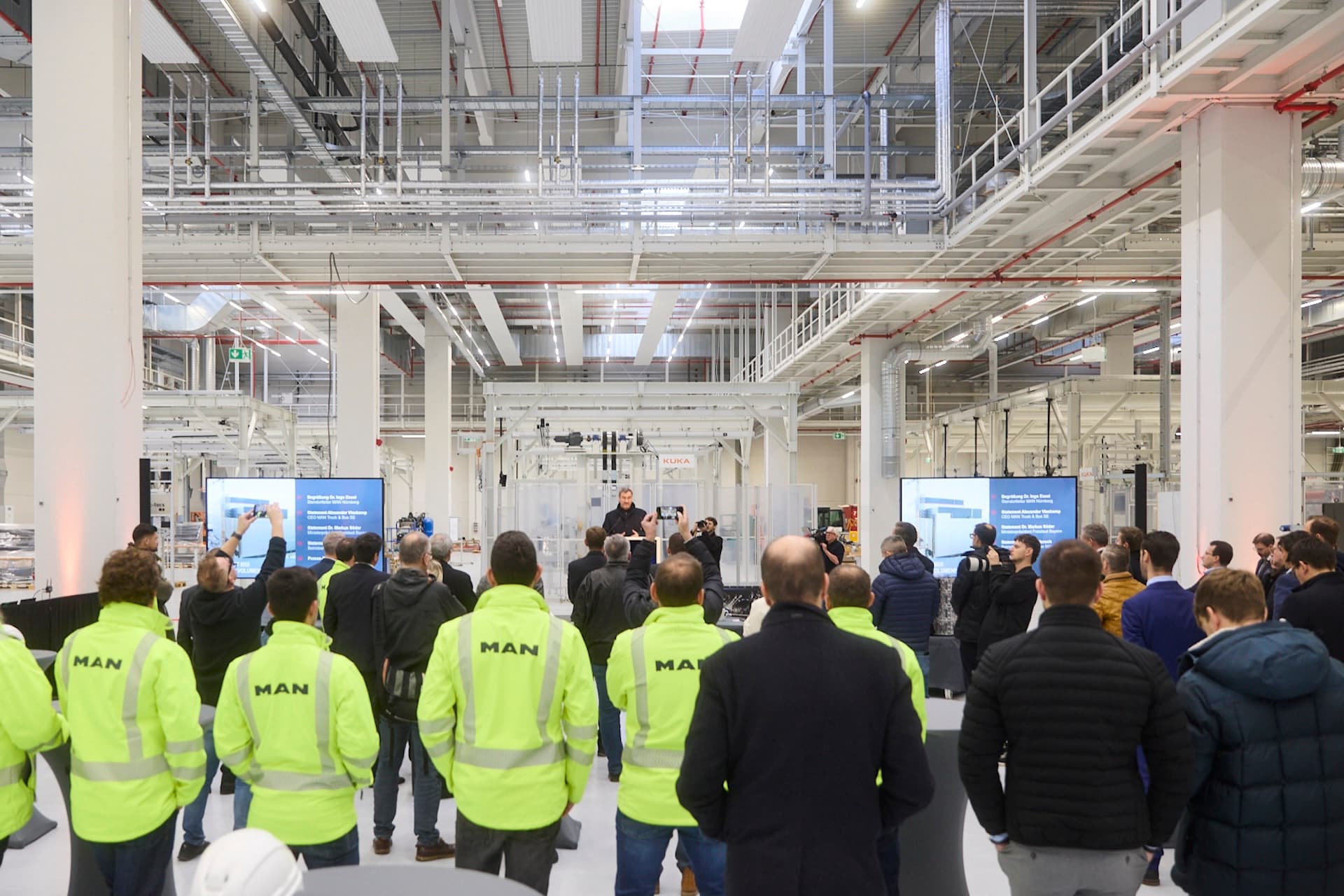 Cover Image for MAN feiert Richtfest für neue Batteriefabrik in Nürnberg