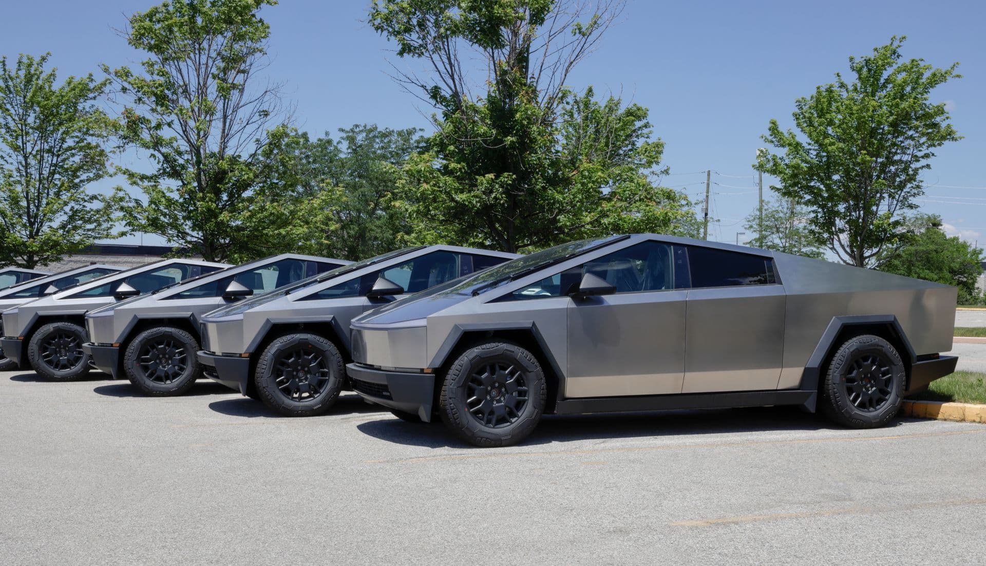 Cover Image for Antriebsproblem: Tesla startet Rückruf für Cybertruck