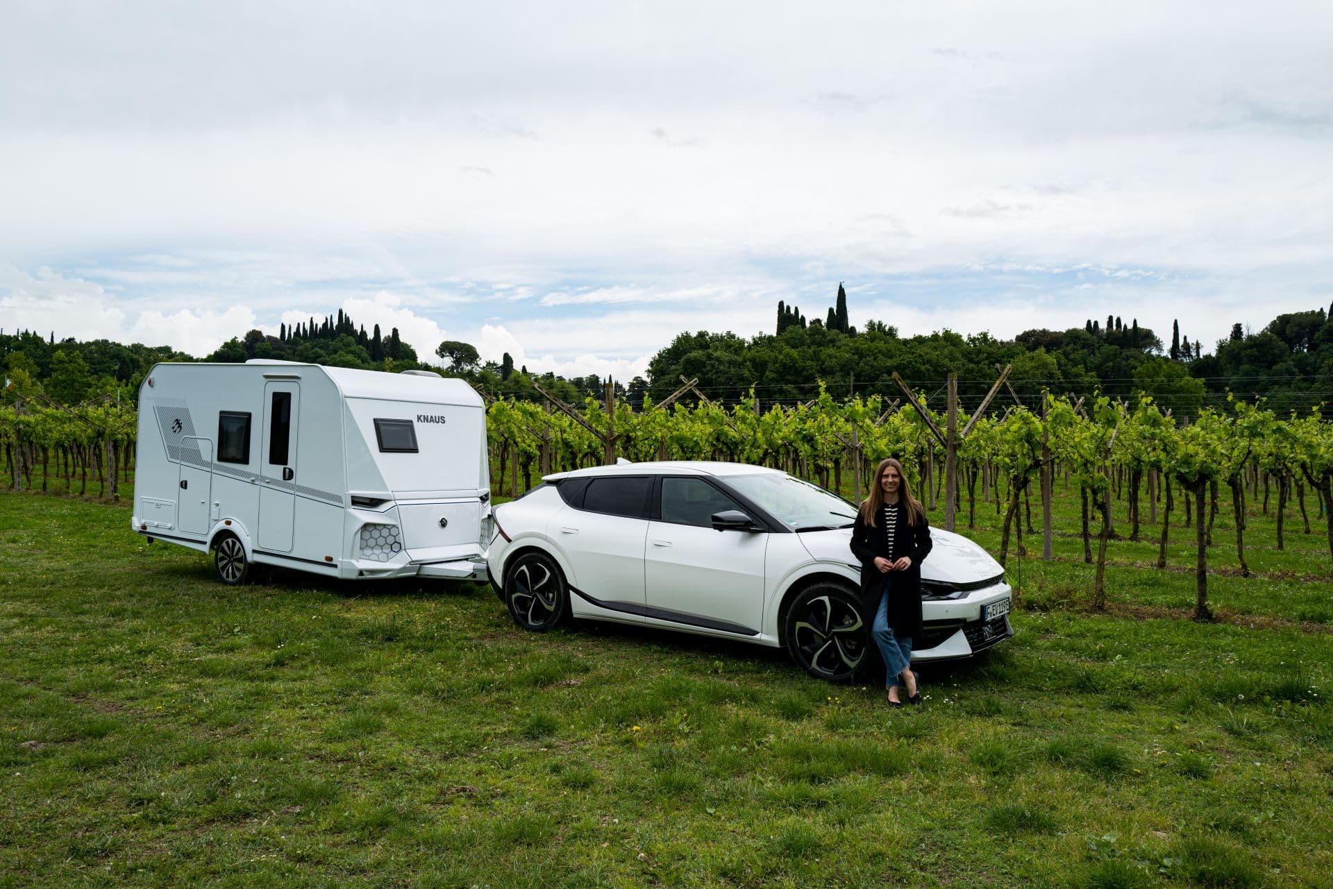 Cover Image for mme_electric über das Reisen mit E-Auto und Wohnwagen