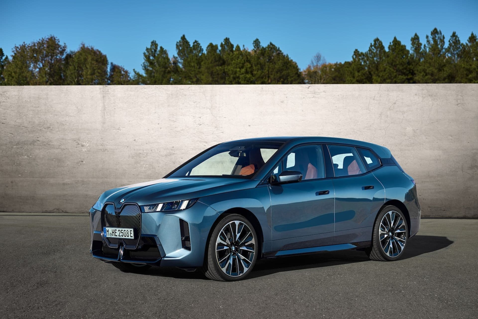 Cover Image for BMW iX: Facelift verändert vor allem Optik – wenig Technik