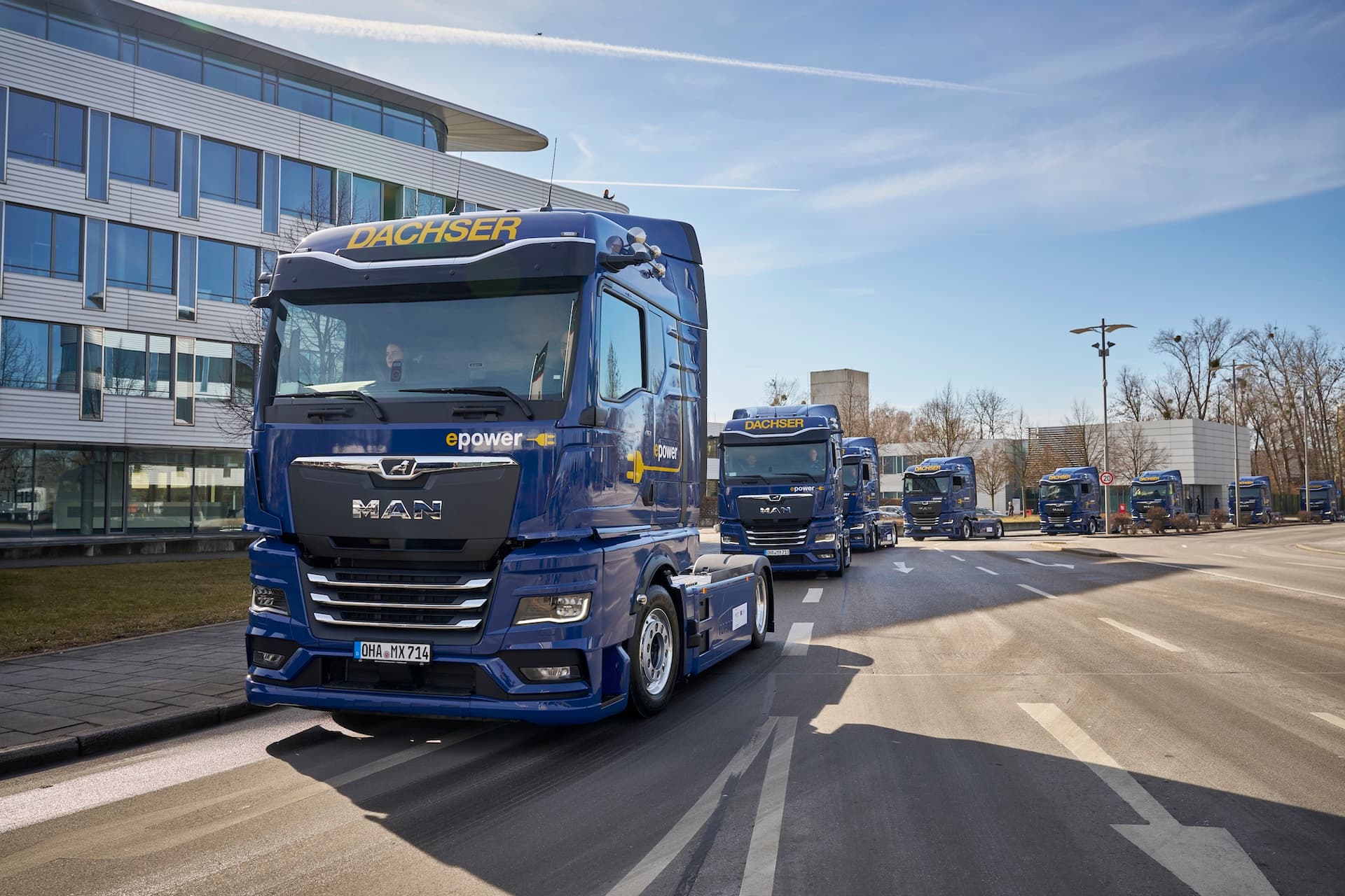 Cover Image for Dachser flottet zwölf weitere Elektro-Lkw für den Fernverkehr ein