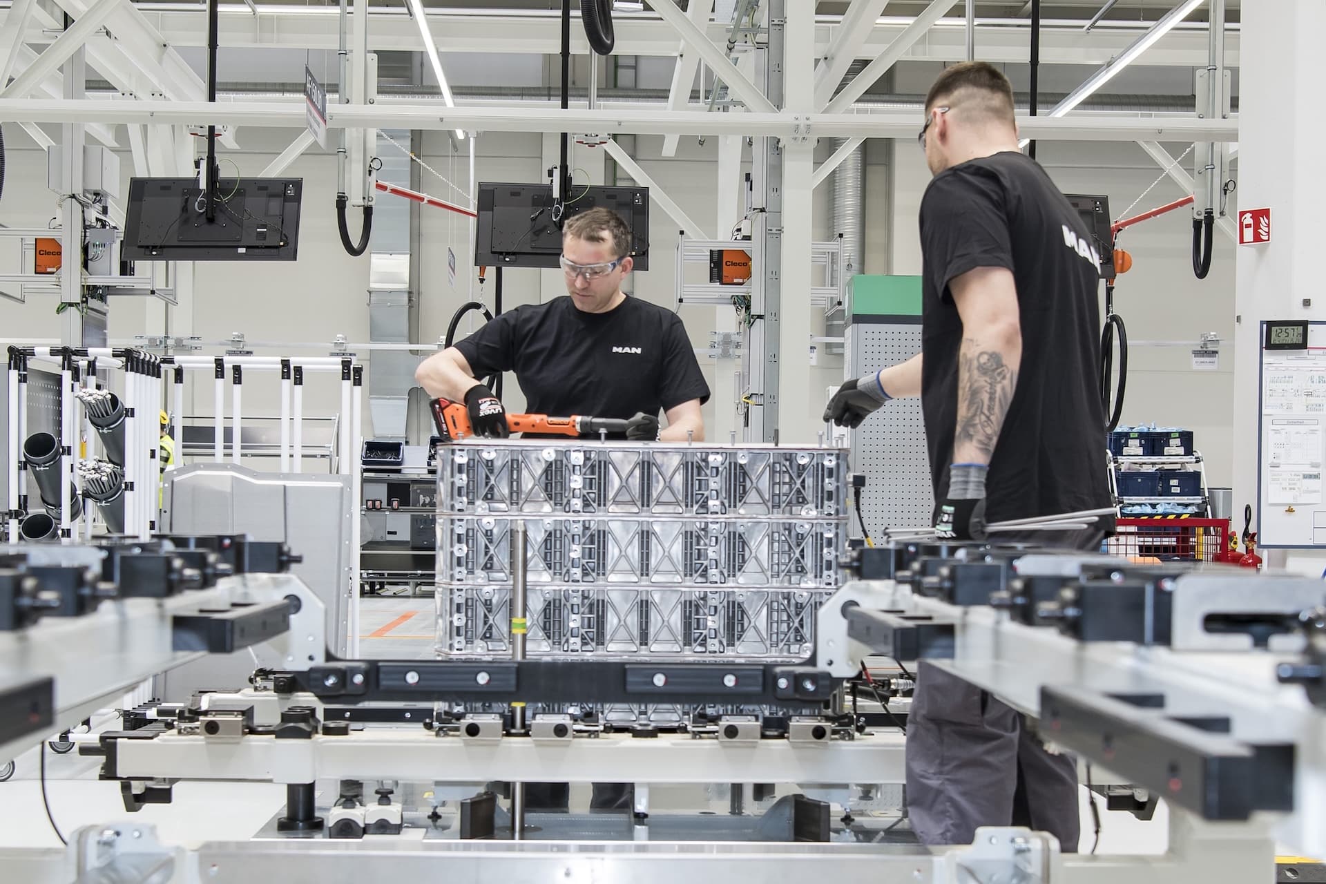 Cover Image for MAN startet Batterieproduktion für E-Lkw in Nürnberg