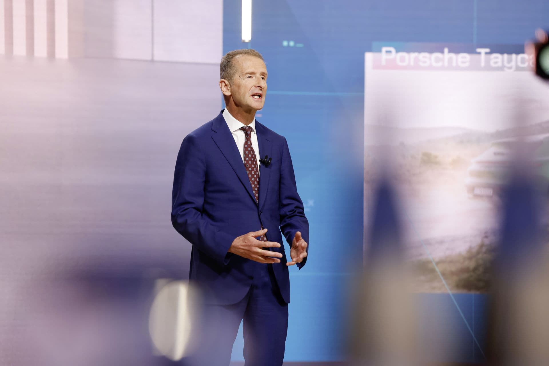 Cover Image for Herbert Diess: VW war finanziell zu satt für Wandel