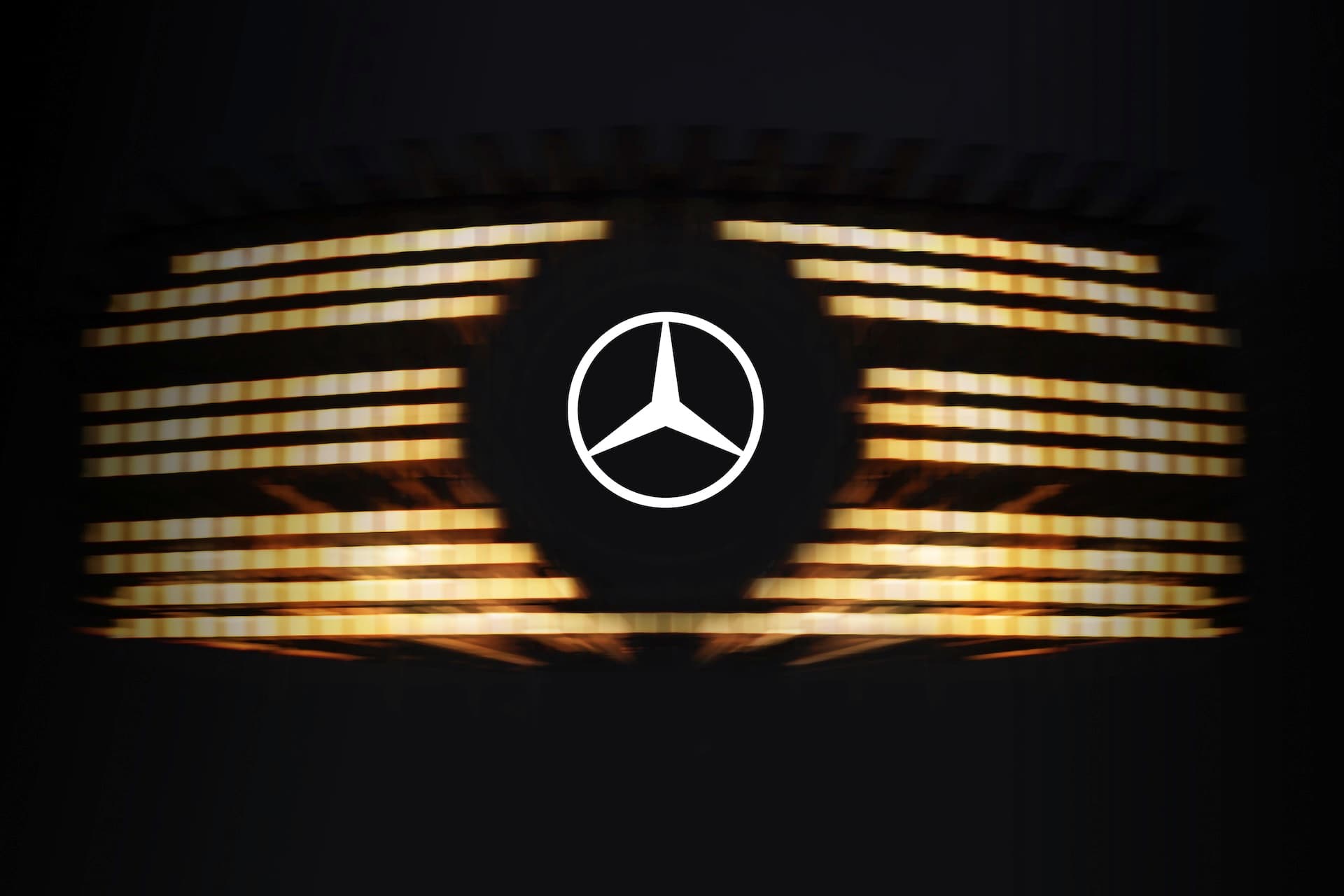 Cover Image for Mercedes-Chef geht auf Abstand zur Luxusstrategie