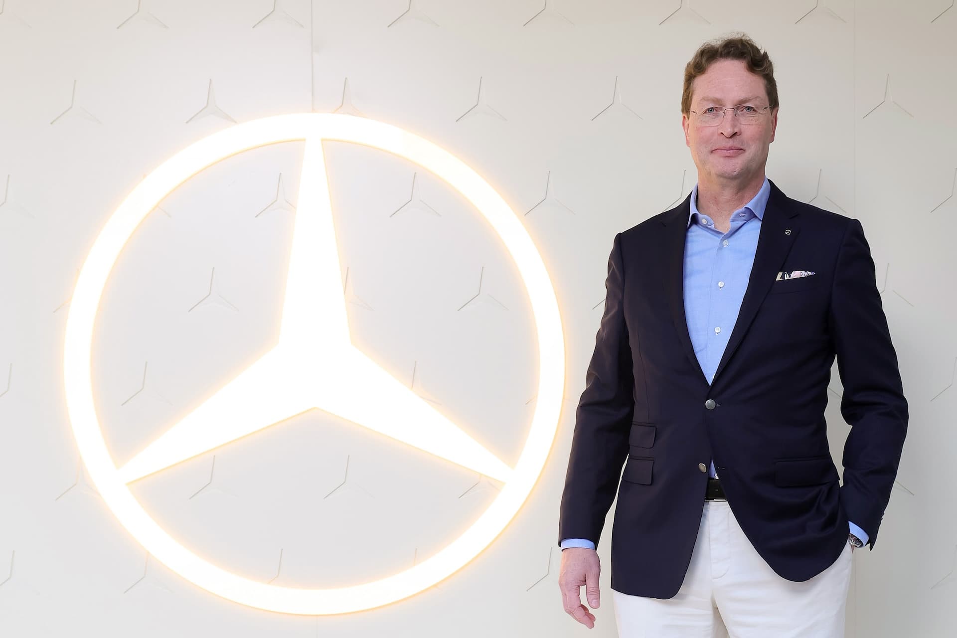 Cover Image for Mercedes-Chef Källenius fordert Kurskorrektur beim Green Deal