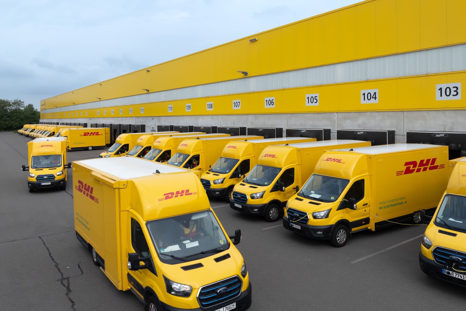 Cover Image for DHL flottet 2400 E-Transporter von Ford ein