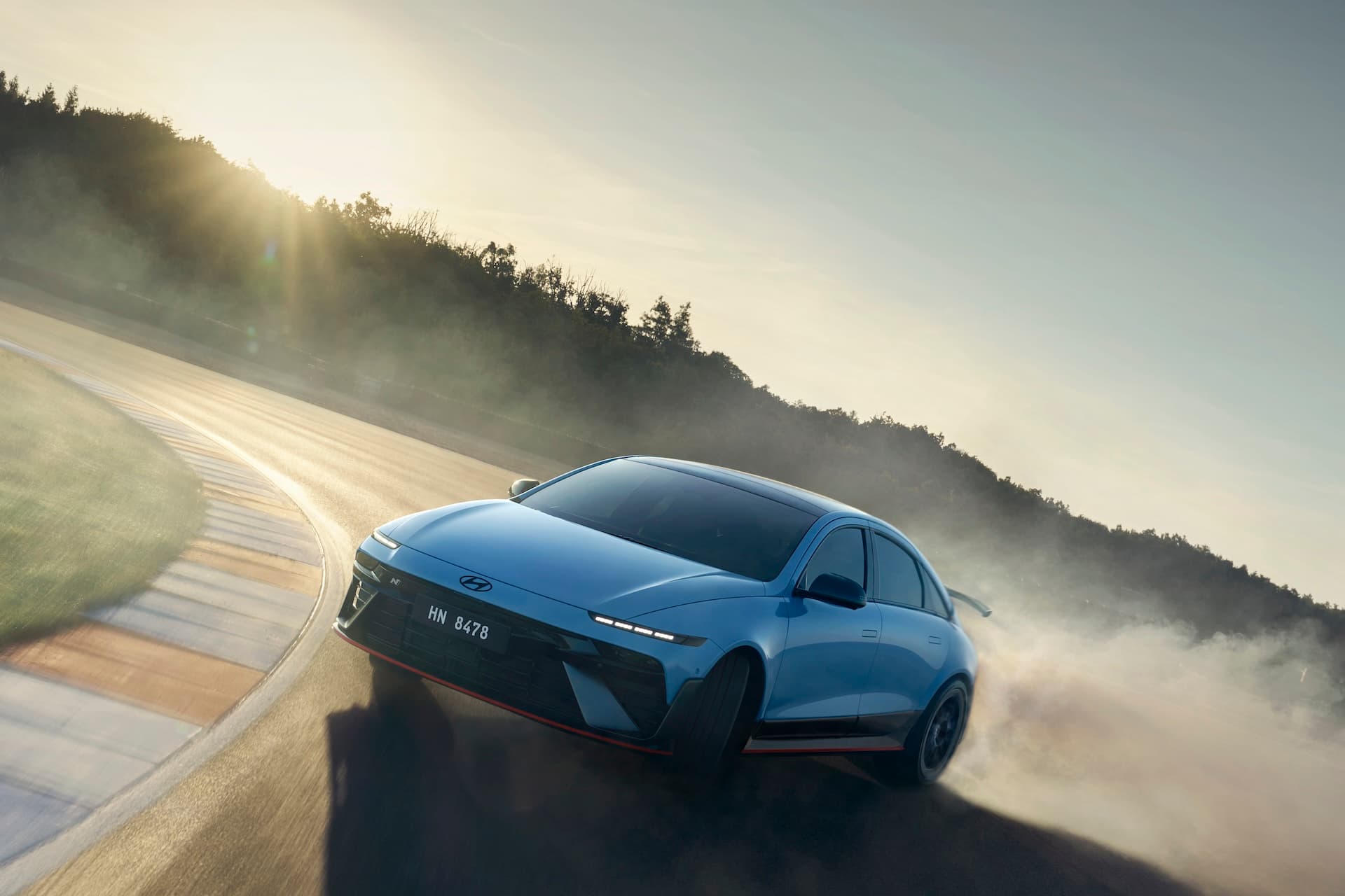 Cover Image for Zum Driften geboren: Hyundai zeigt Ioniq 6 N