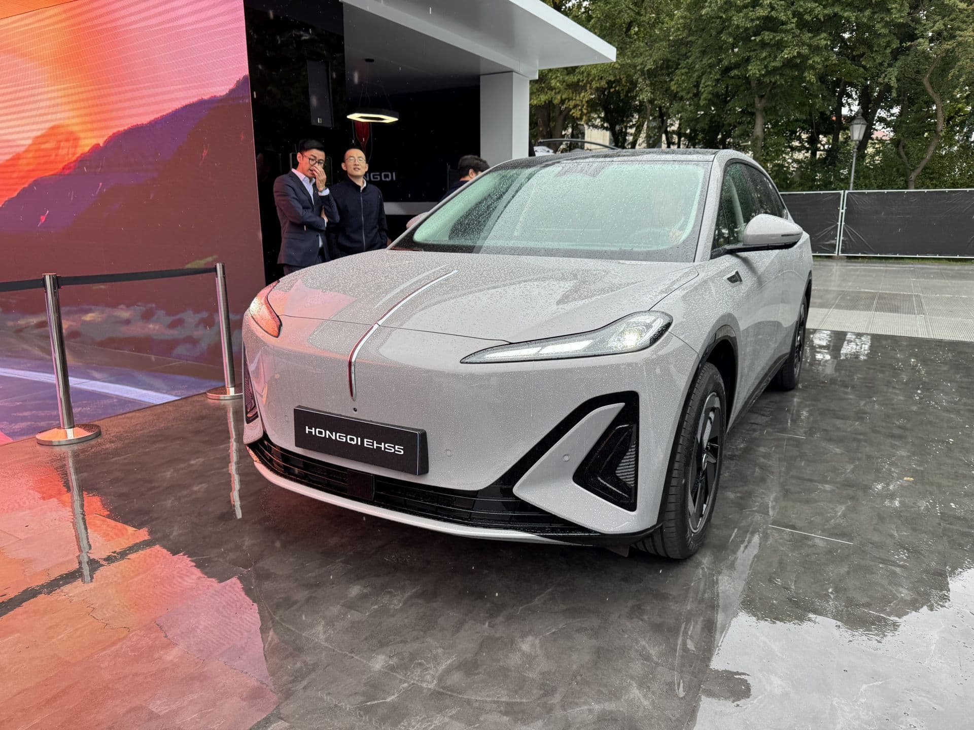 Cover Image for Hongqi EHS5: Chinesisches Familien-SUV will Europa erobern