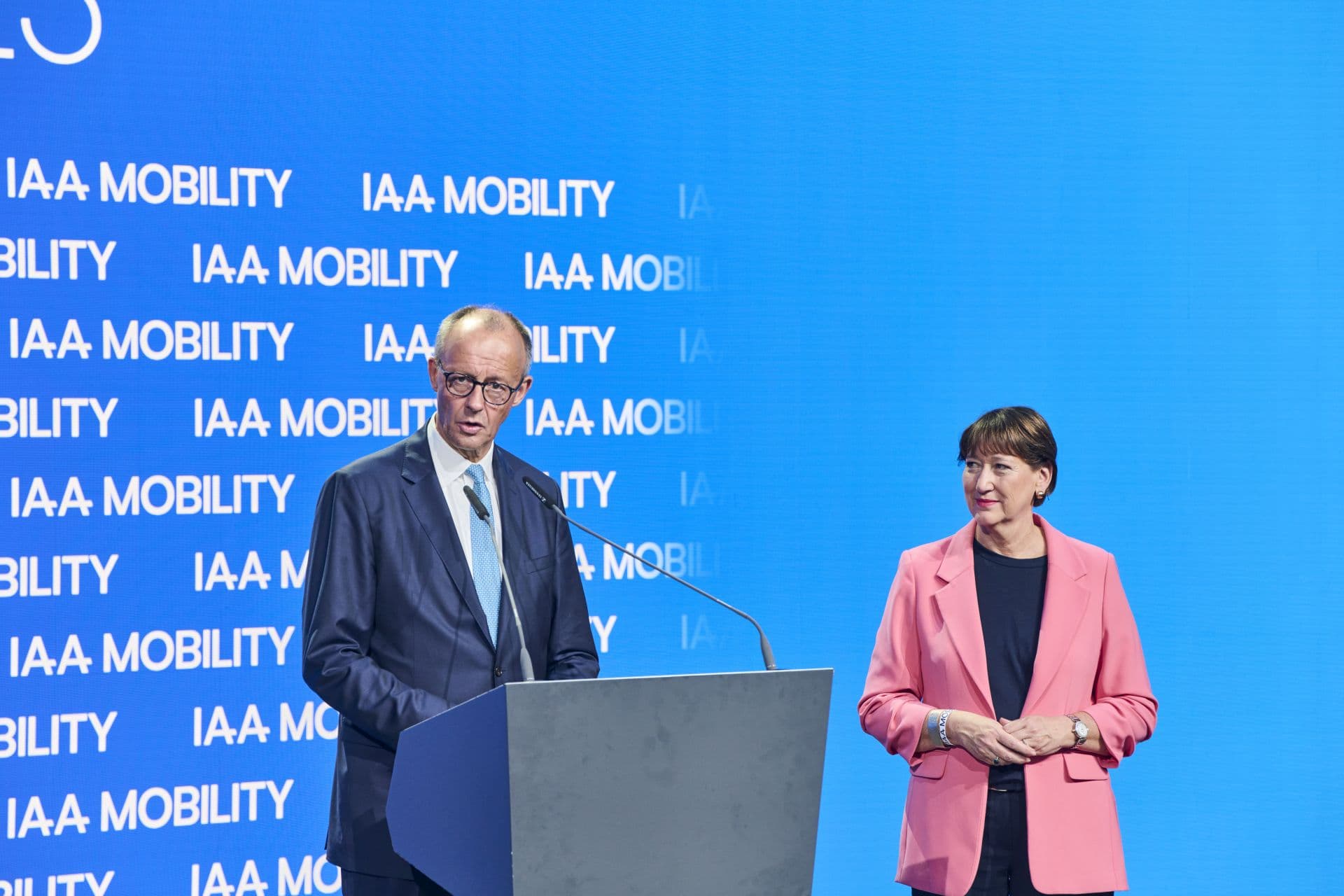 Cover Image for Merz auf IAA: Elektromobilität ja, aber nicht um jeden Preis