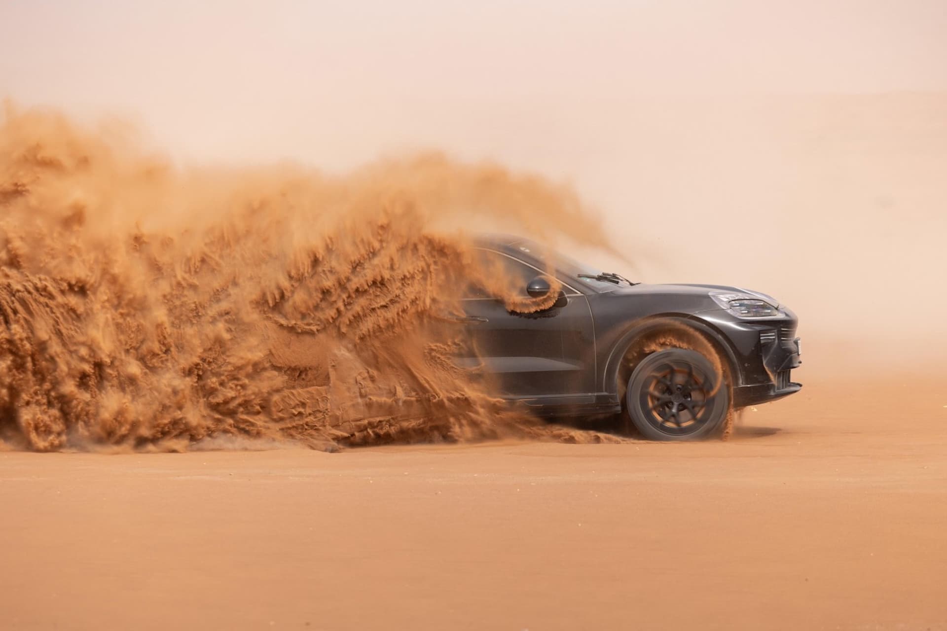 Cover Image for Porsche erprobt Elektro-Cayenne unter Extrembedingungen – real und virtuell