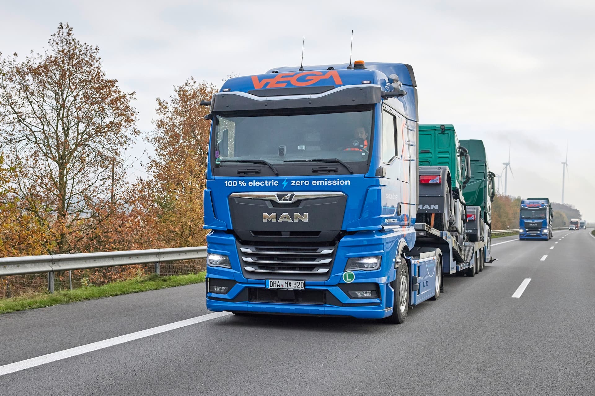 Cover Image for MAN und Vega liefern Lkw per Bahn und Auflieger rein elektrisch aus