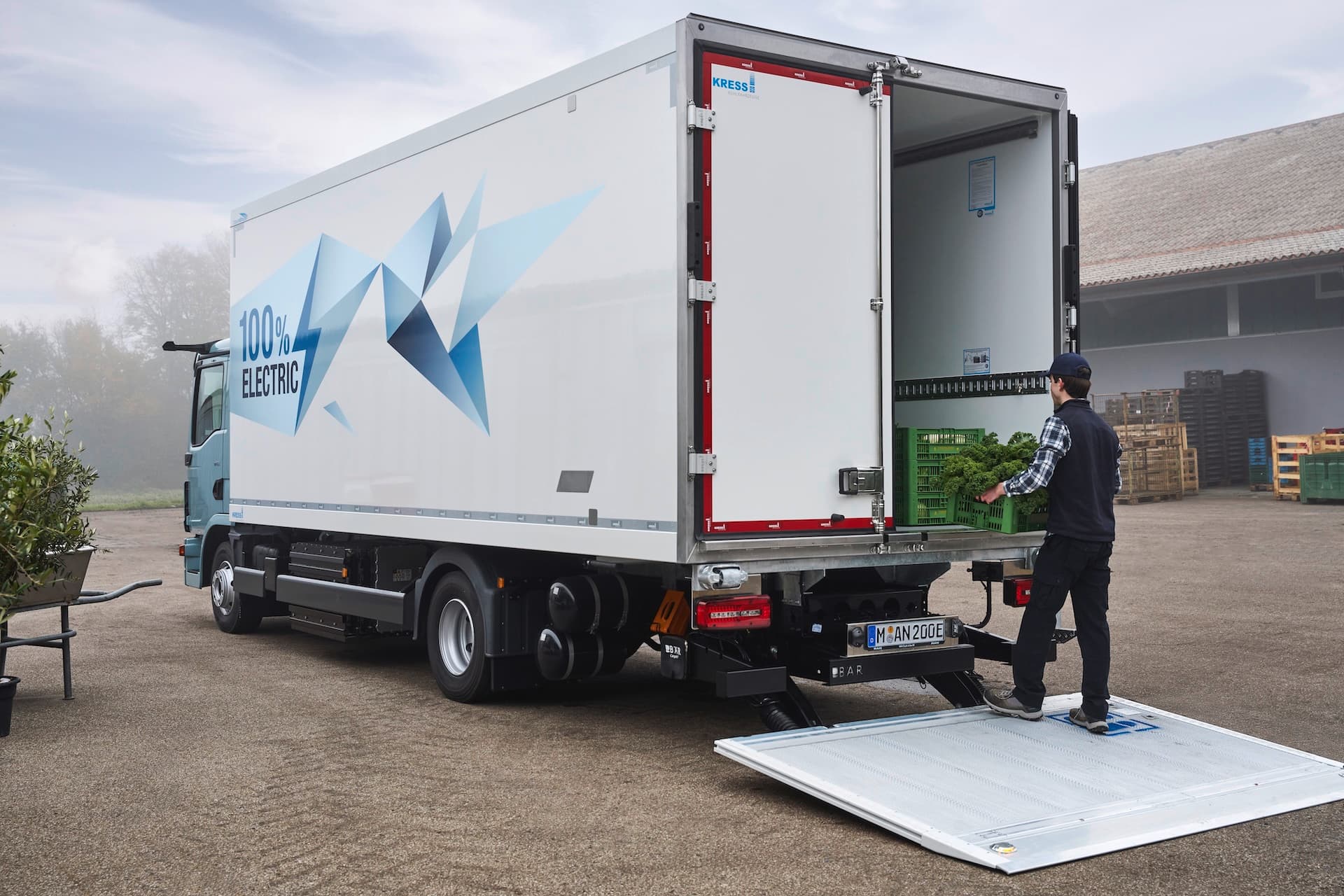 Cover Image for E-Lkw MAN eTGL mit Kühlkoffer-Variante feiert Weltpremiere