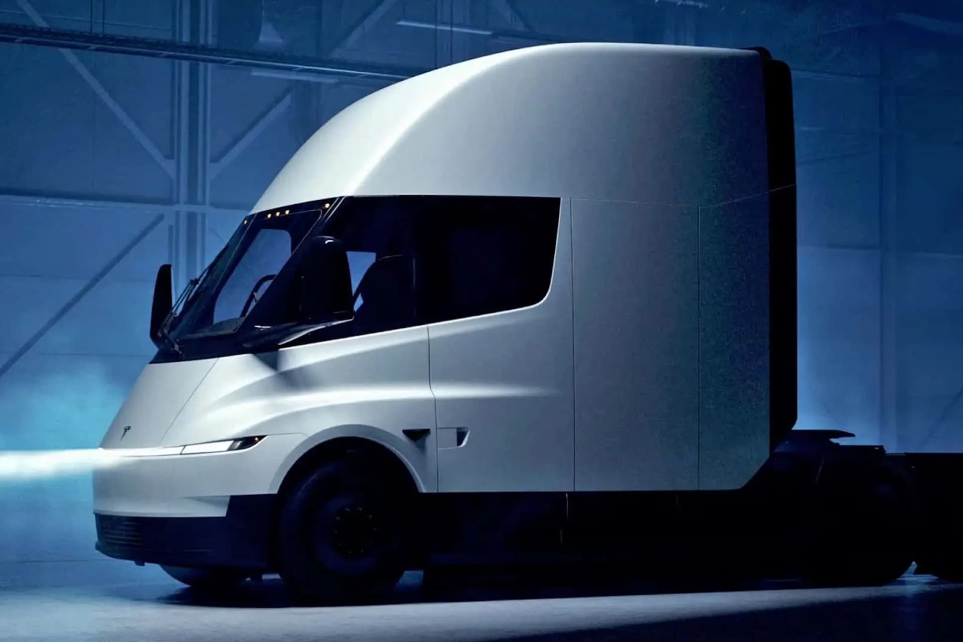 Cover Image for Elektro-Lkw Tesla Semi bekommt neues Design