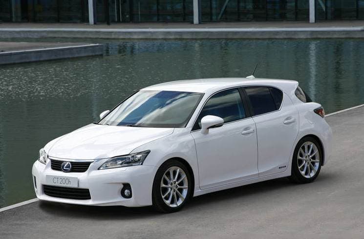 Cover Image for Lexus CT 200h im Ökoranking führend