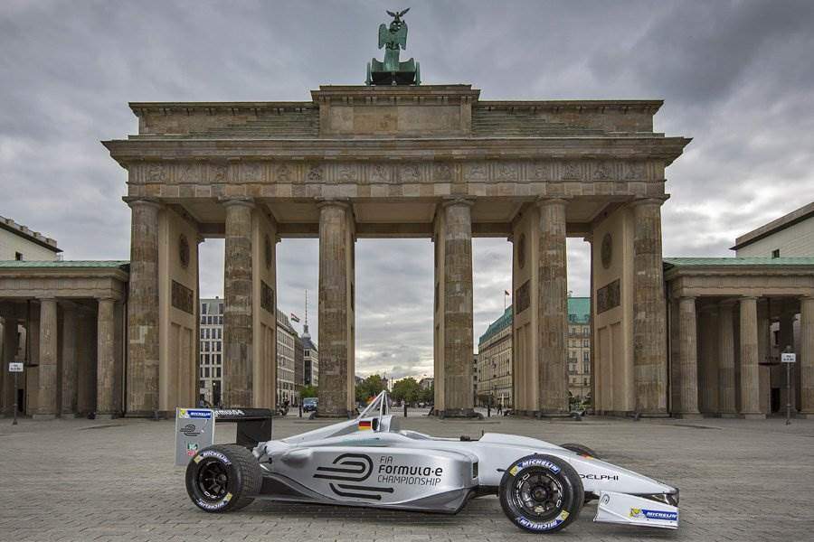 Cover Image for Berlin wird Gastgeber der FIA Formel E Championship