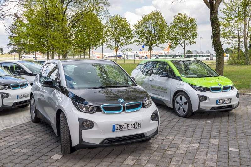 Cover Image for 30 BMW i3 an Berliner Flughäfen ausgeliefert