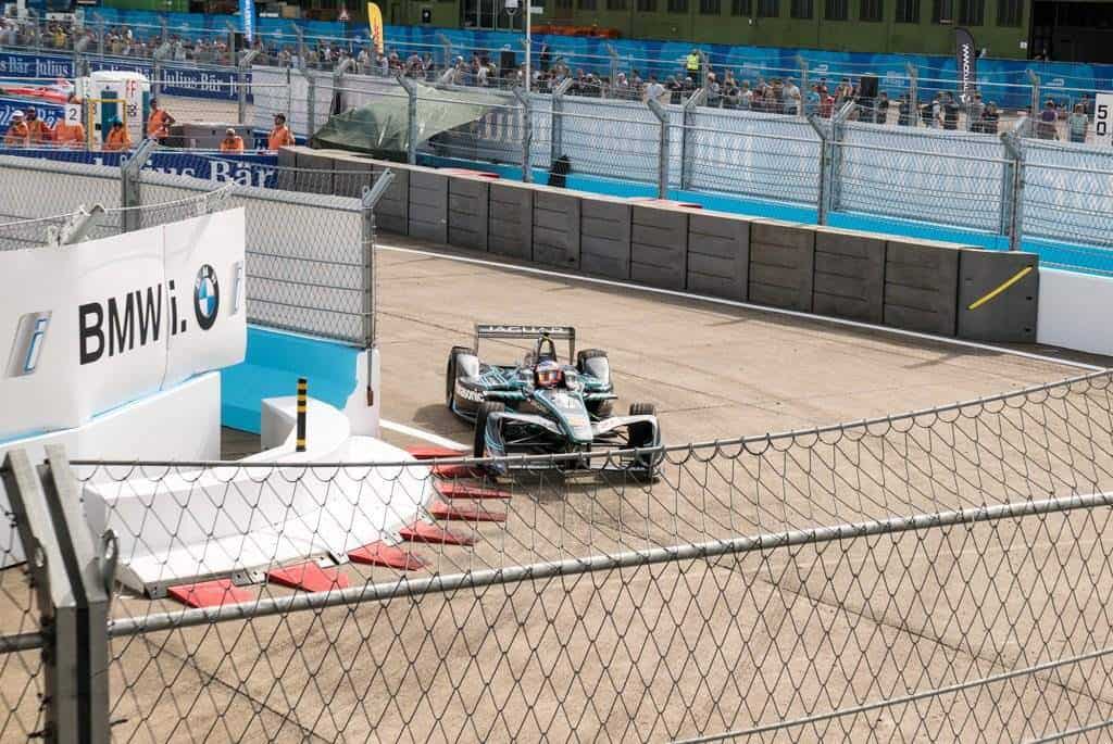 Cover Image for Formel E in Berlin – ein weiterer Blick hinter die Kulissen bei Jaguar Racing