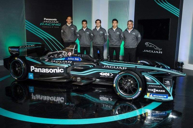 Cover Image for Panasonic Jaguar Racing stellt Team und I-Type 2 für Saison 4. der Formel E vor
