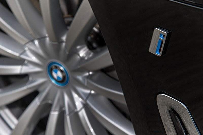 Cover Image for BMW Group verkauft erstmals mehr als 10.000 elektrifizierte Fahrzeuge in einem Monat