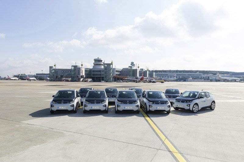 Cover Image for Düsseldorfer Flughafen setzt auf BMW Elektro- und Plug-In-Hybrid-Fahrzeuge