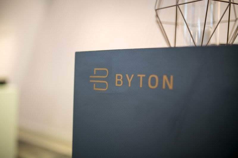 Cover Image for Elektroauto-Start-up Byton nun mit Doppelspitze