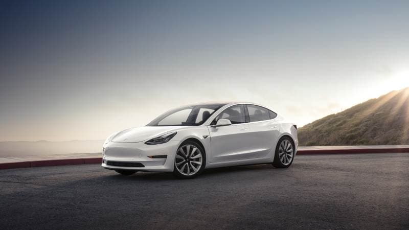 Cover Image for Tesla fährt 5.000 Model 3 vom Produktionsband innerhalb einer Woche