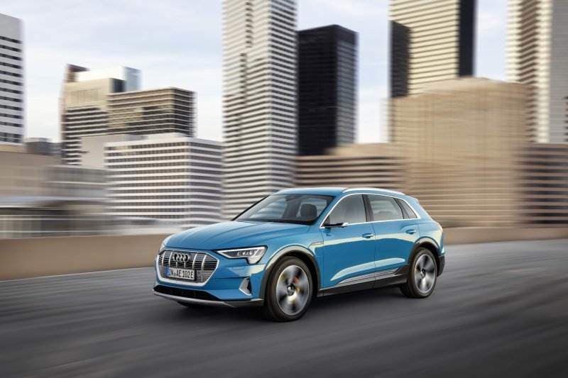 Cover Image for Audi e-tron: Weltpremiere des sportliche E-SUV von Audi